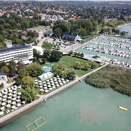 Hotel Marina Port Balatonkenese Exterior photo