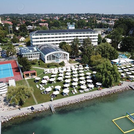 Hotel Marina Port Balatonkenese Exterior photo
