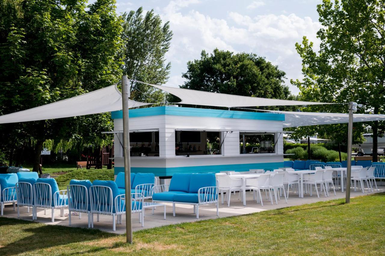 Hotel Marina Port Balatonkenese Exterior photo