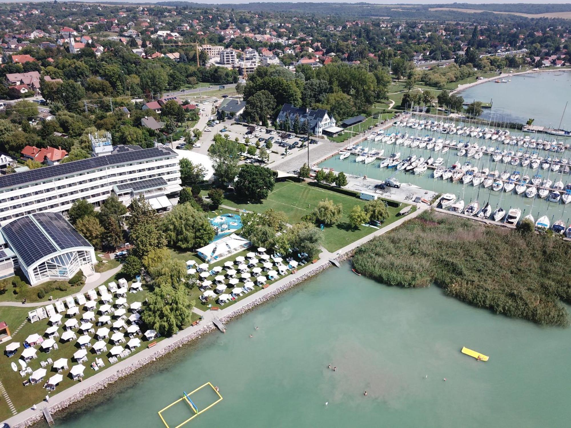 Hotel Marina Port Balatonkenese Exterior photo
