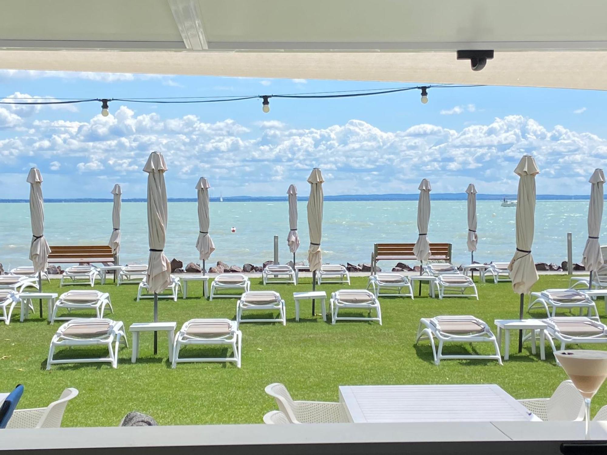Hotel Marina Port Balatonkenese Exterior photo