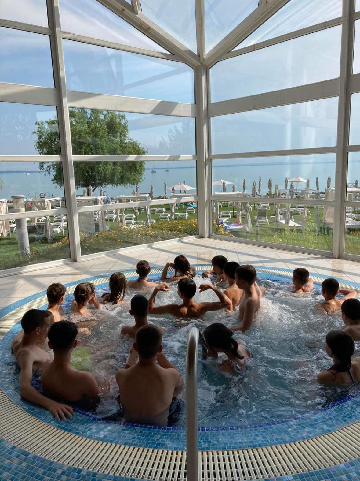 Hotel Marina Port Balatonkenese Exterior photo