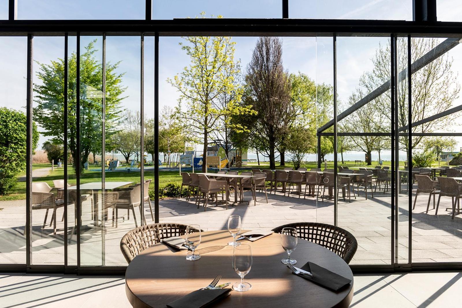 Hotel Marina Port Balatonkenese Exterior photo