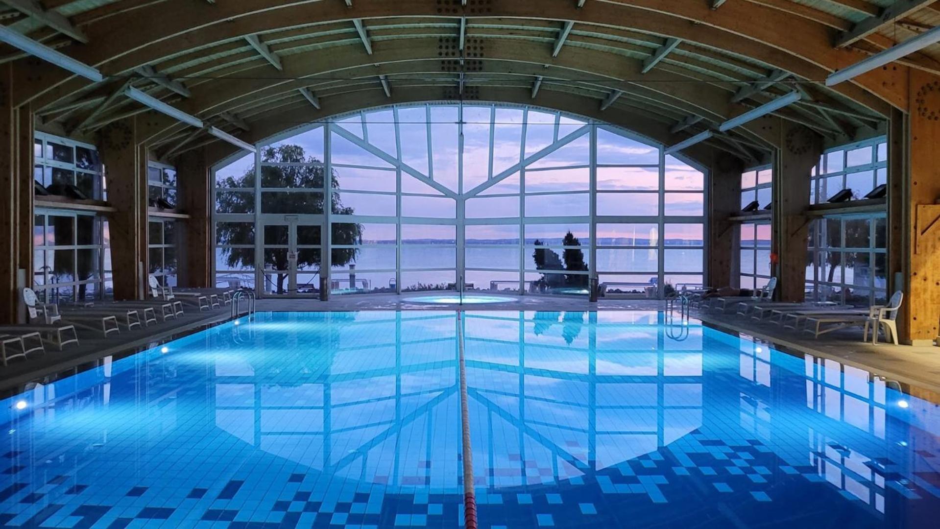 Hotel Marina Port Balatonkenese Exterior photo